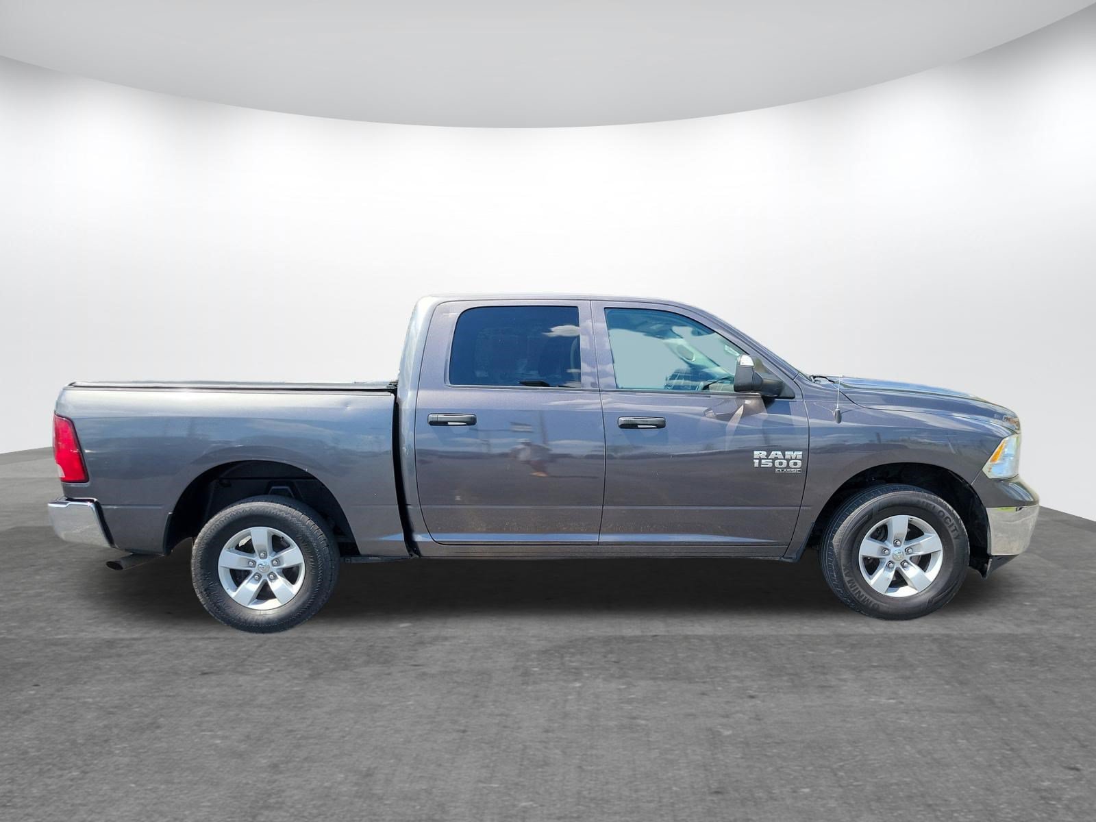 Used 2022 RAM 1500 Classic SLT w/ Electronics Group AWD/4WD image 17