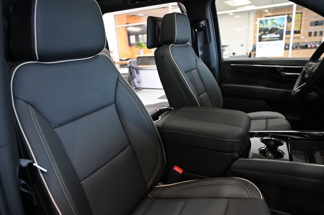 New 2026 Chevrolet Suburban Premier AWD/4WD image 8