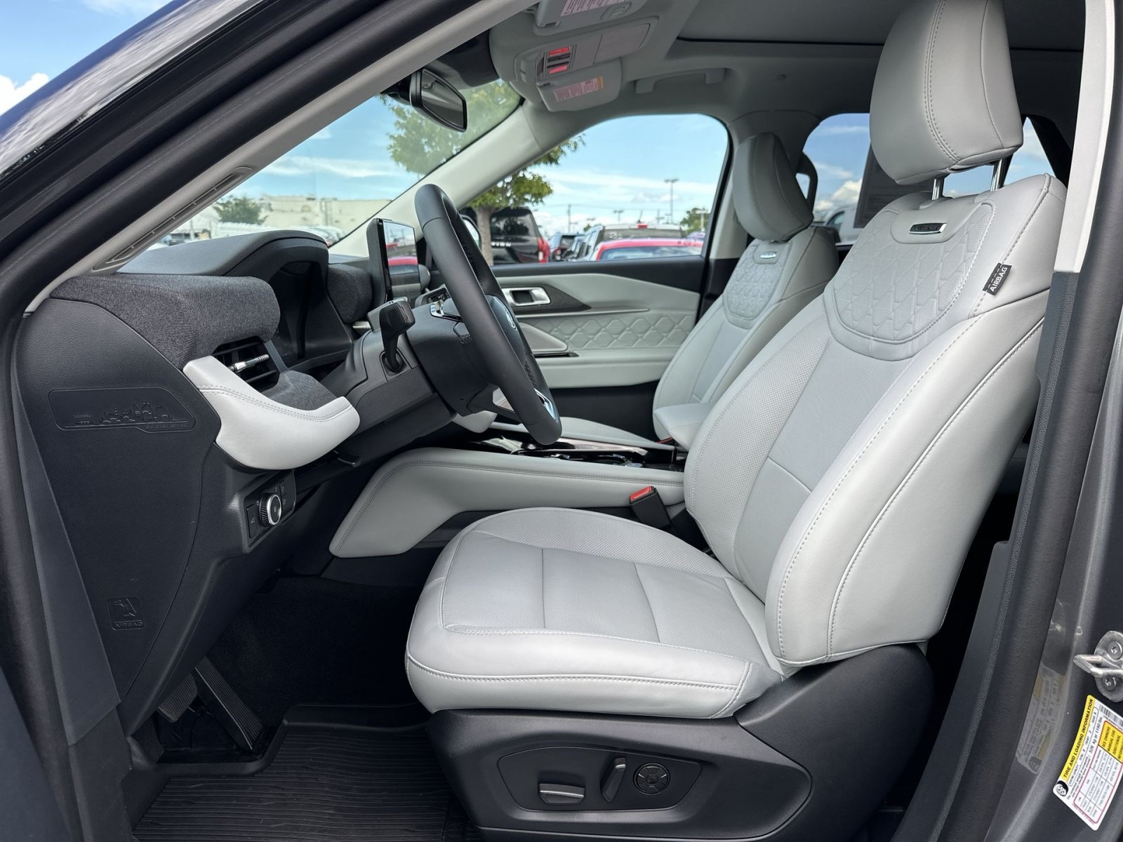 Used 2026 Ford Explorer Platinum w/ LUX Leather Package AWD/4WD image 14
