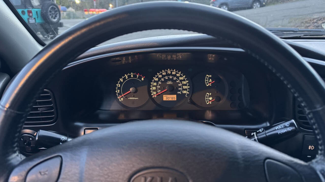 Used 2004 Kia Spectra Hatchback image 30