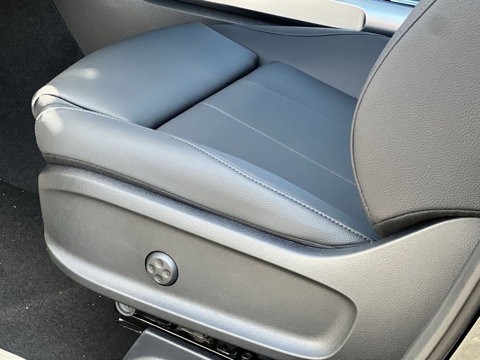 Certified 2026 Mercedes-Benz GLB 250 4MATIC image 12