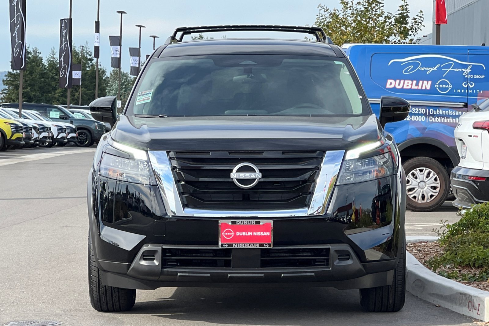 New 2025 Nissan Pathfinder SV image 9