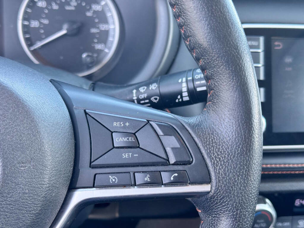 Used 2018 Nissan Kicks SR image 16