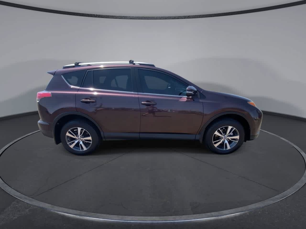Certified 2018 Toyota RAV4 XLE AWD/4WD image 9