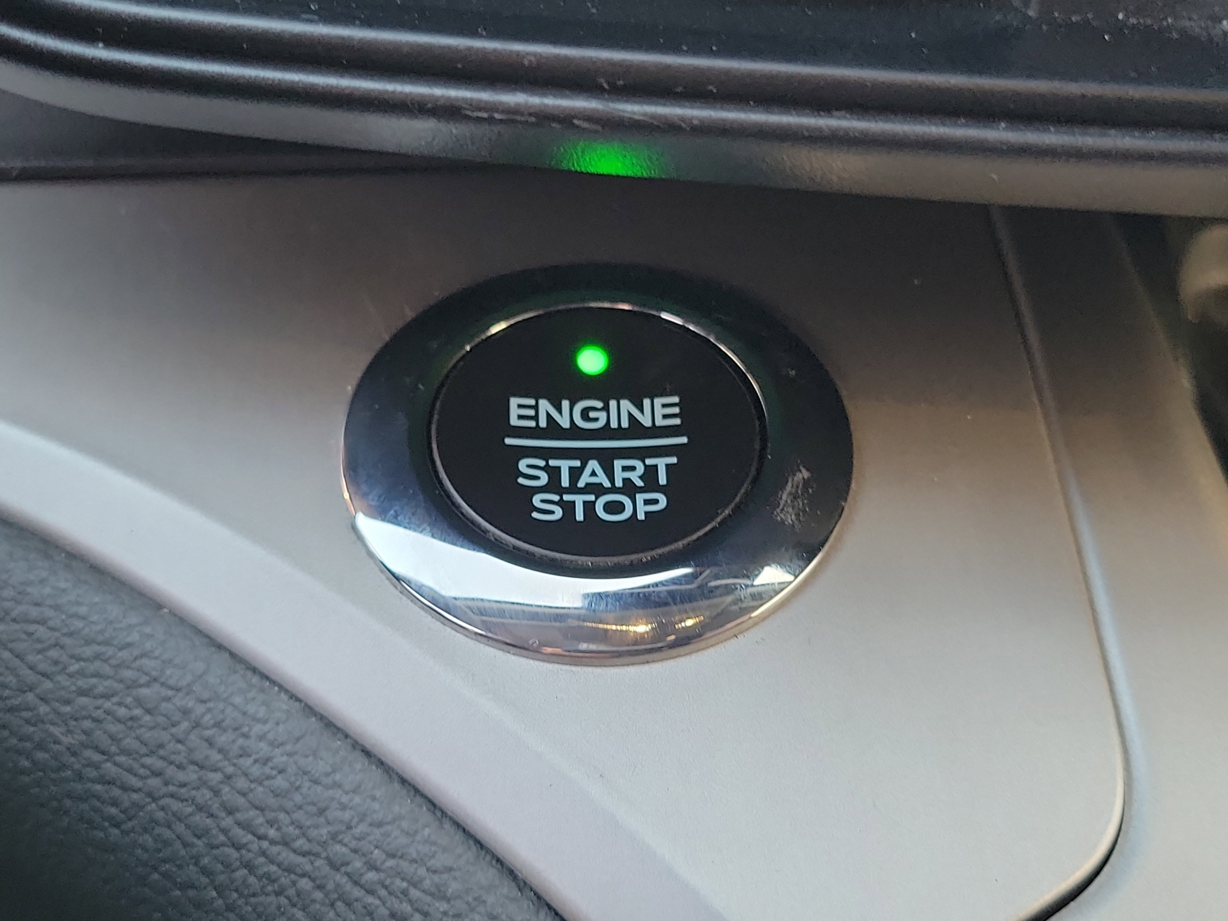 Used 2020 Ford Explorer XLT image 13