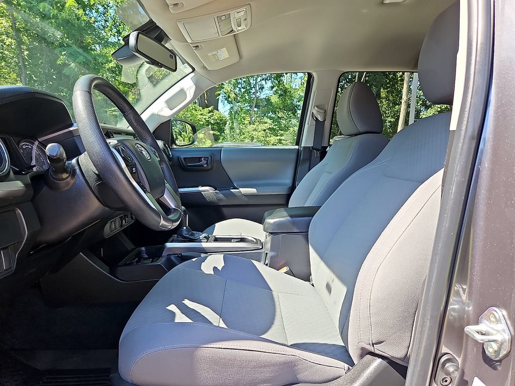 Used 2023 Toyota Tacoma SR5 w/ Black Out Package (TMS) AWD/4WD image 14