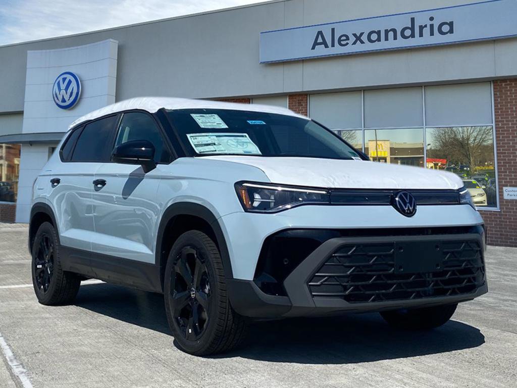 New 2025 Volkswagen Taos SE image 1