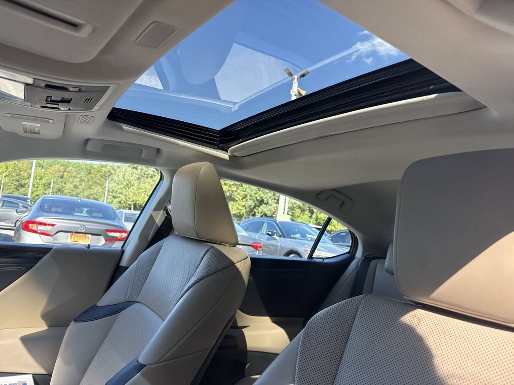 Used 2019 Lexus ES 350 w/ Premium Package FWD image 16