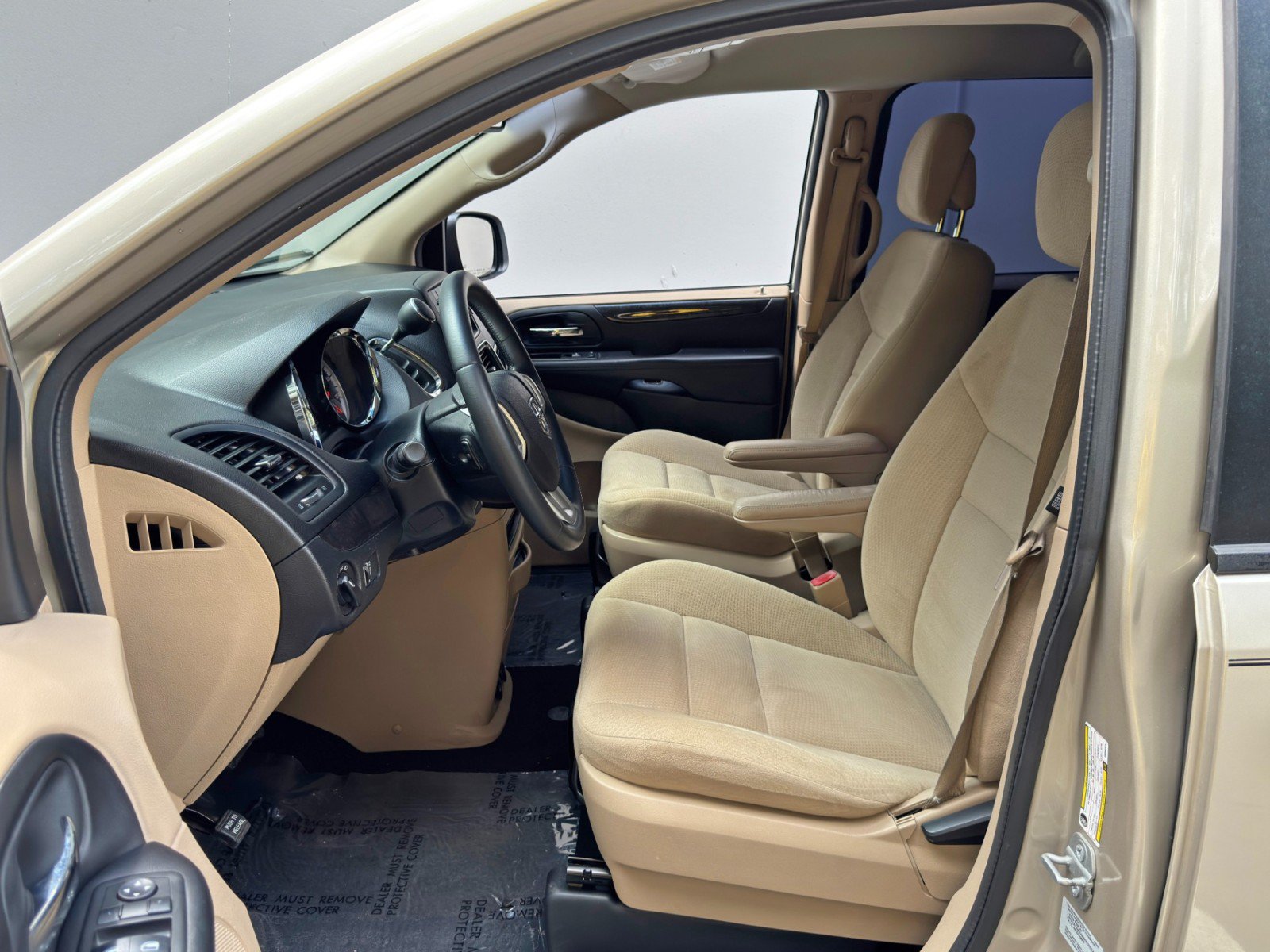 Used 2015 Dodge Grand Caravan American Value Package w/ UConnect Hands-Free Group FWD image 15