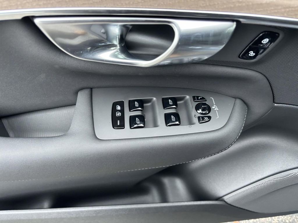 New 2026 Volvo XC90 B6 Plus image 14