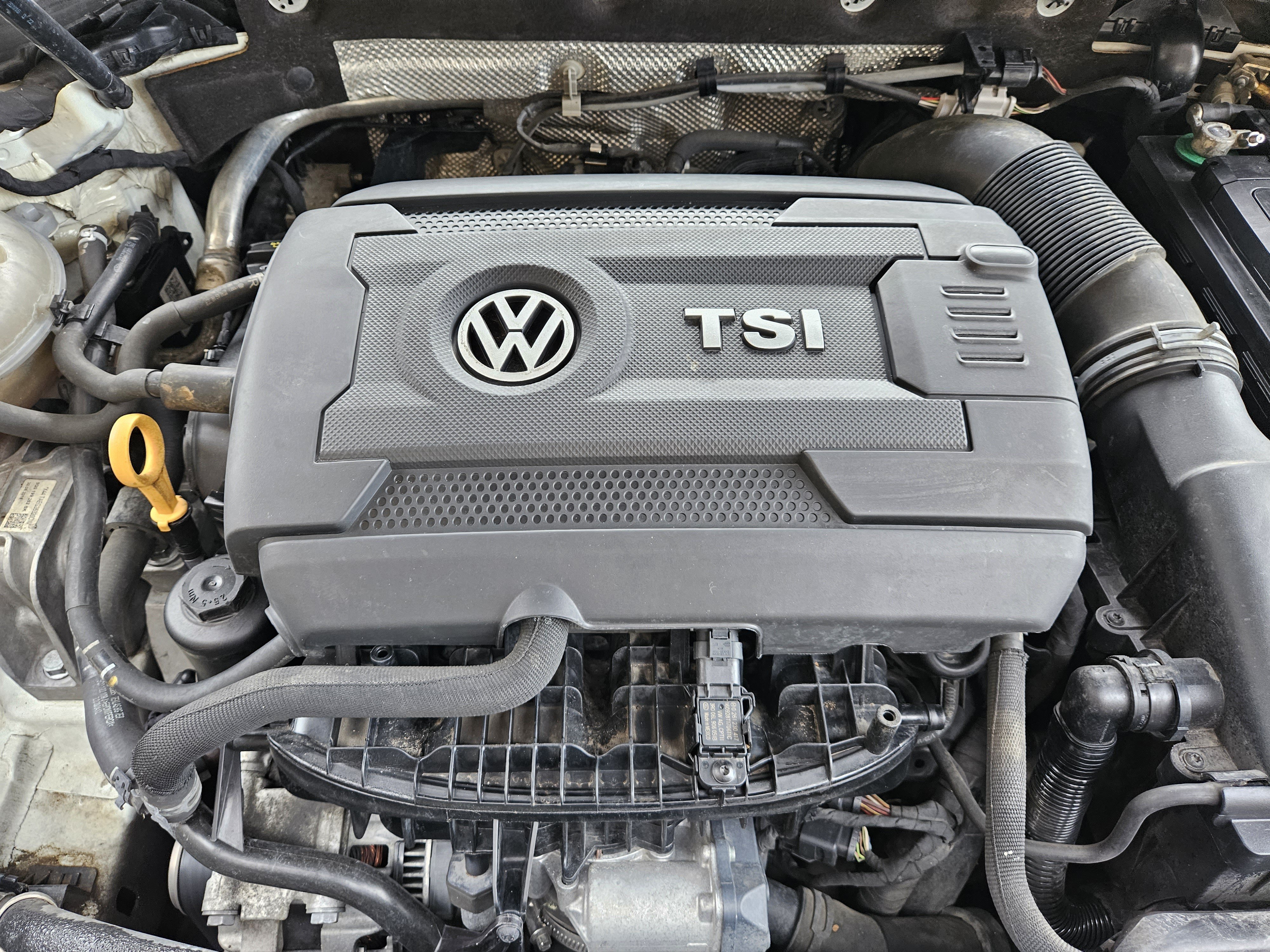 Used 2017 Volkswagen Golf 4-Door FWD image 32