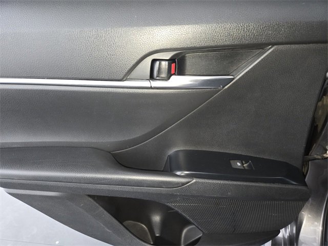 Used 2020 Toyota Camry LE image 18