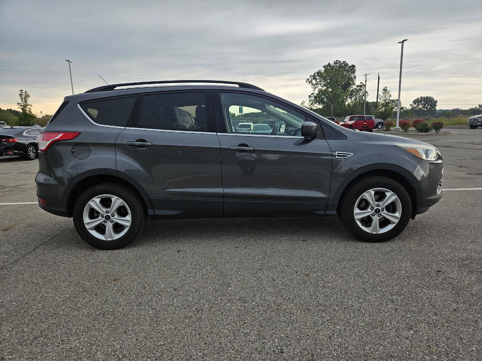 Used 2016 Ford Escape SE w/ Equipment Group 201A FWD image 8