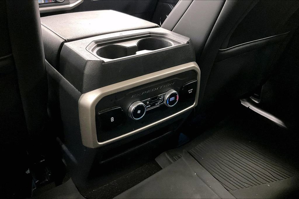 Used 2023 Ford Expedition XLT image 30