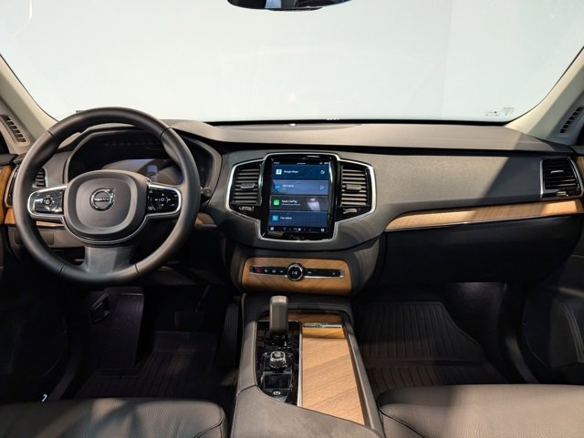 Used 2024 Volvo XC90 B6 Plus w/ Protection Package Premier image 15