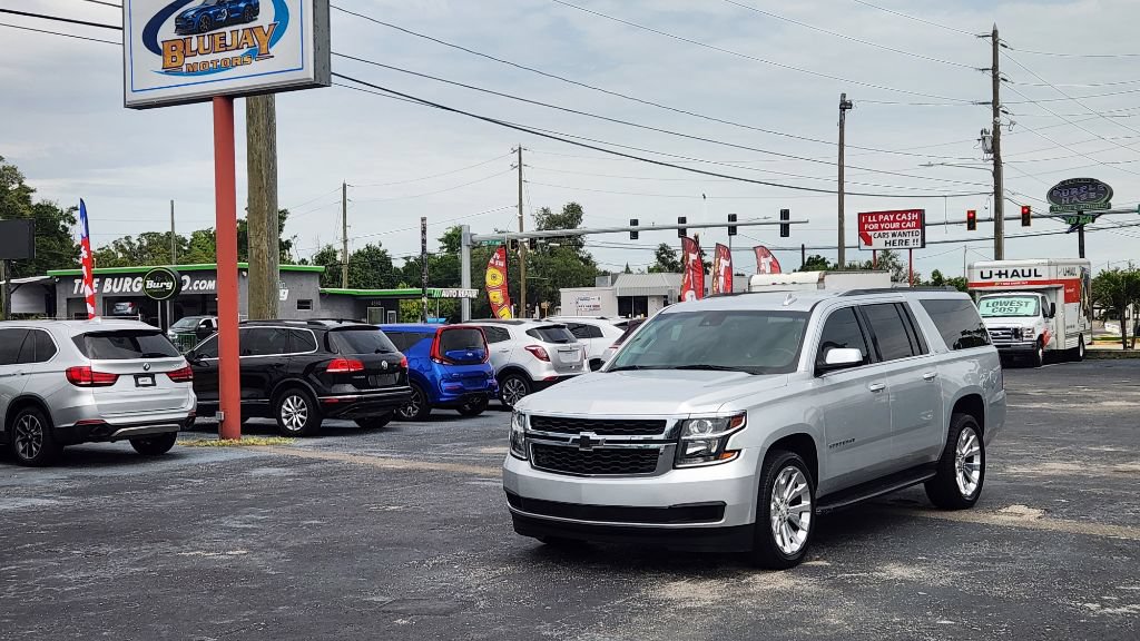 Used 2018 Chevrolet Suburban LT RWD image 1