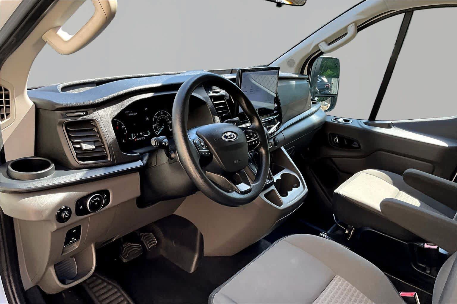 Used 2023 Ford Transit 350 XLT RWD image 18
