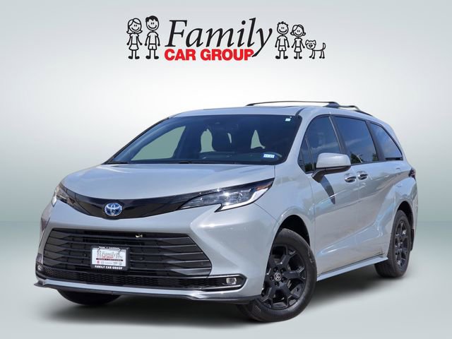 Used 2025 Toyota Sienna XLE Woodland Edition AWD/4WD image 1