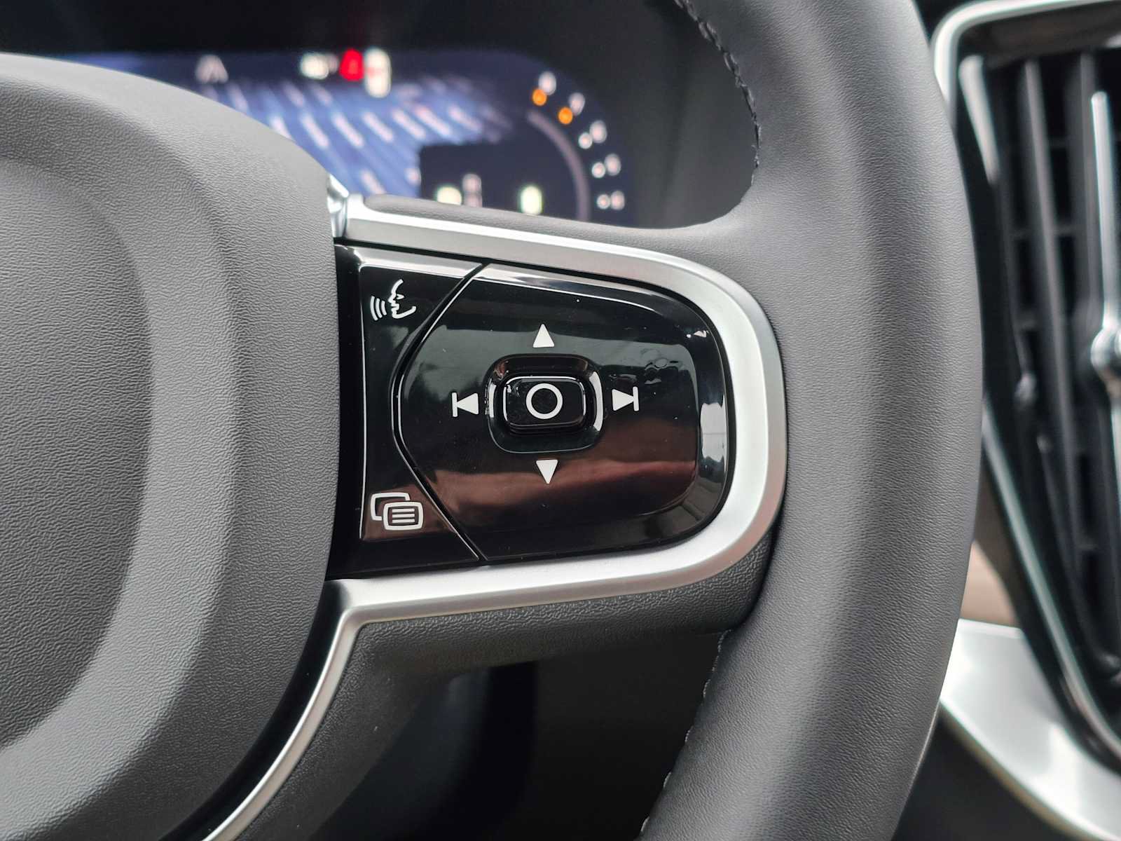 New 2026 Volvo XC90 B6 Plus w/ Protection Package Premier AWD/4WD image 30