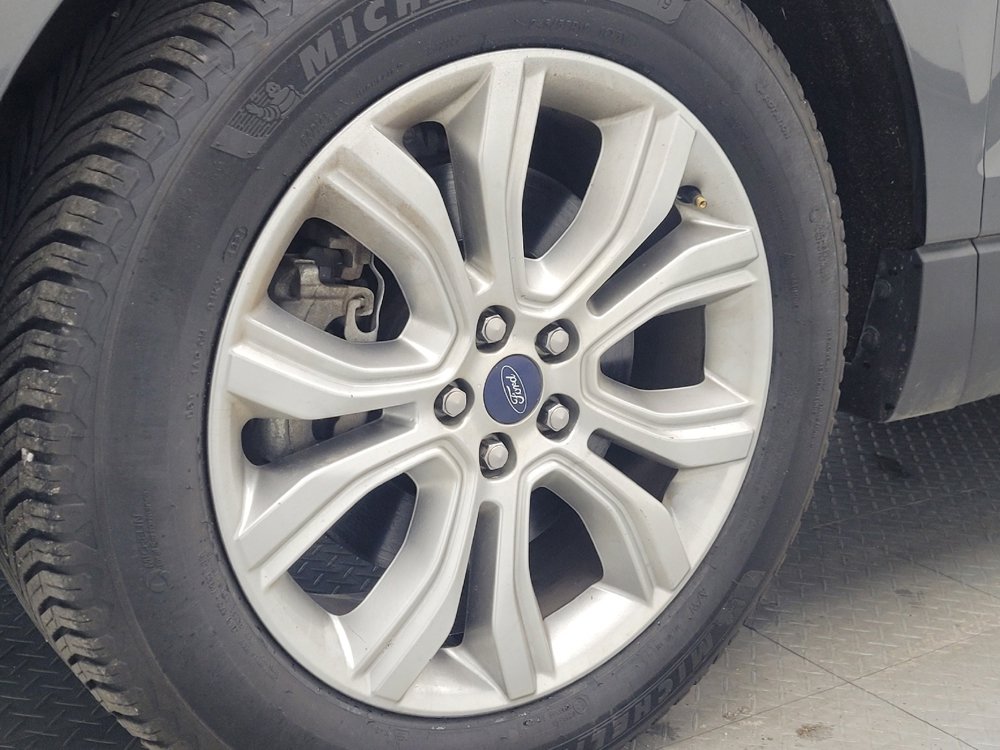 Used 2020 Ford Edge Titanium image 31