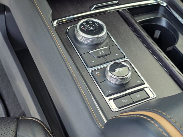 Used 2024 Ford Expedition Platinum image 26