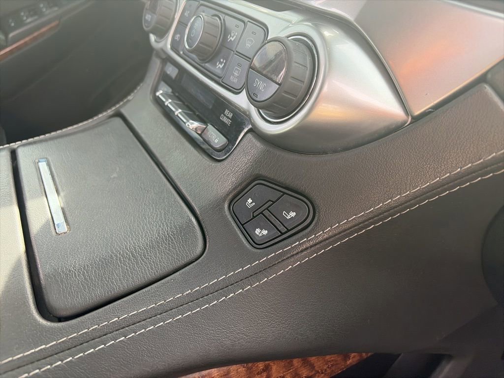 Used 2020 Chevrolet Suburban Premier image 25