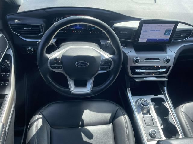 Used 2022 Ford Explorer XLT w/ Equipment Group 202A AWD/4WD image 13