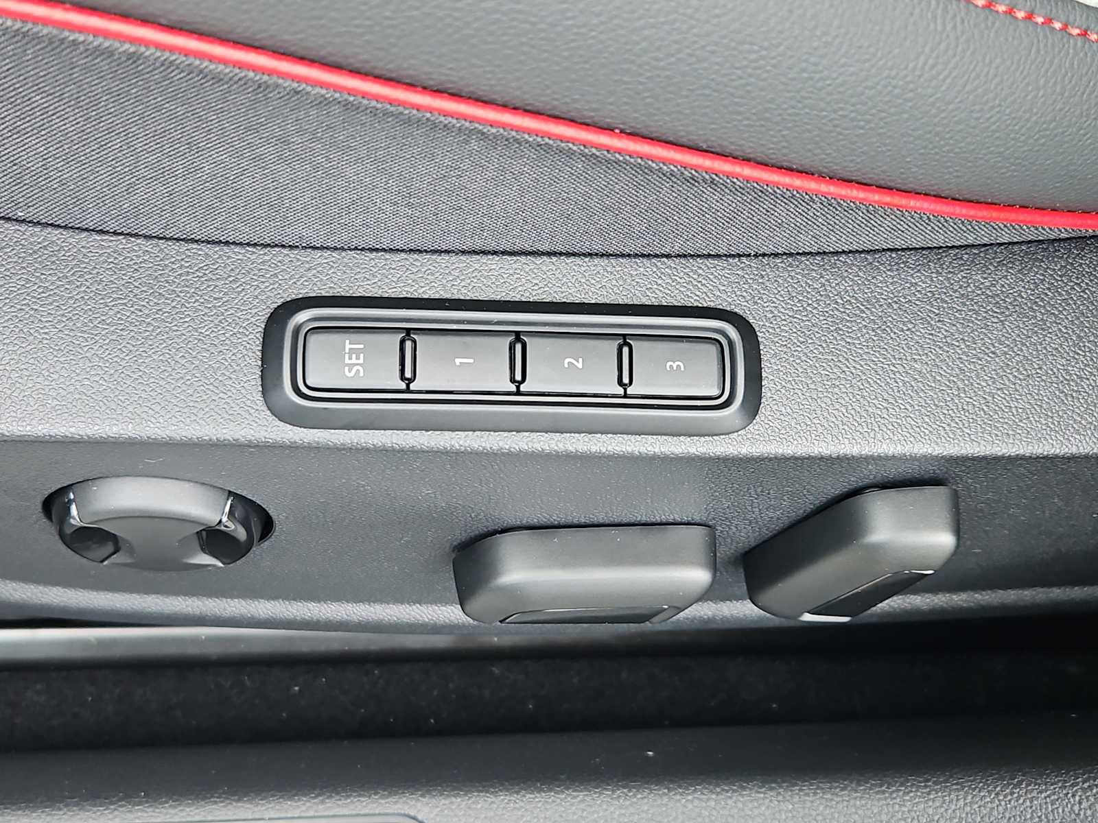 New 2025 Volkswagen GTI SE FWD image 6