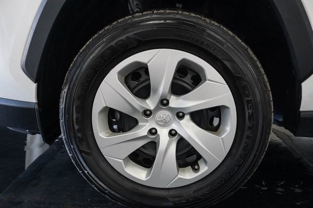 Used 2024 Toyota RAV4 LE AWD/4WD image 4