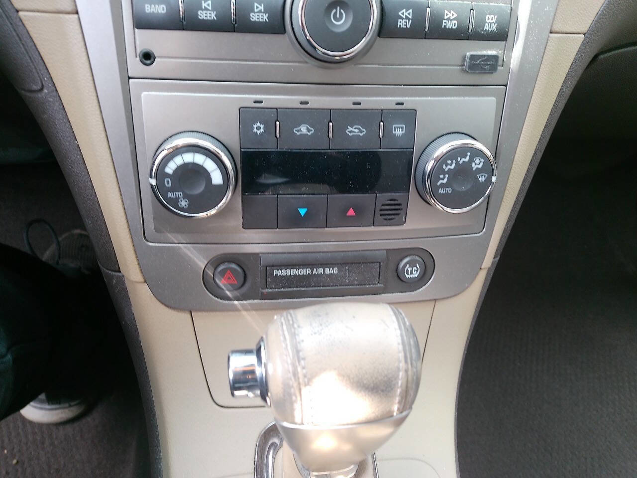 Used 2009 Chevrolet Malibu LTZ w/ Rear Power Package image 33