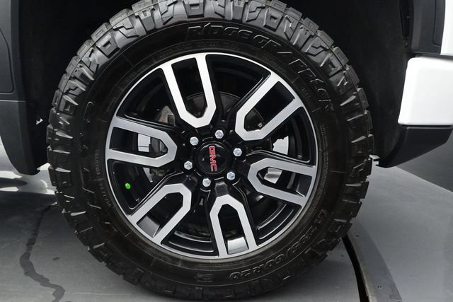 Used 2025 GMC Sierra 1500 AT4 w/ AT4 Premium Package AWD/4WD image 19