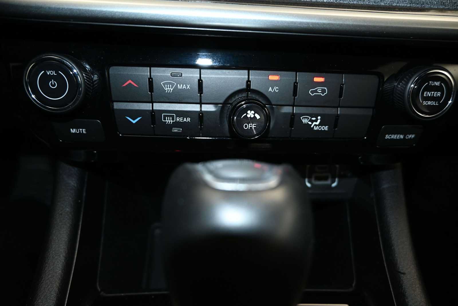 Used 2024 Jeep Compass Latitude AWD/4WD image 18