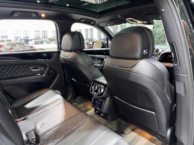 Used 2017 Bentley Bentayga image 63
