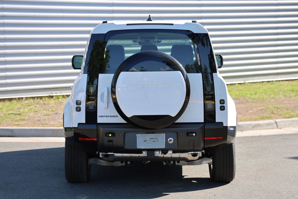 New 2026 Land Rover Defender 110 X-Dynamic SE AWD/4WD image 3