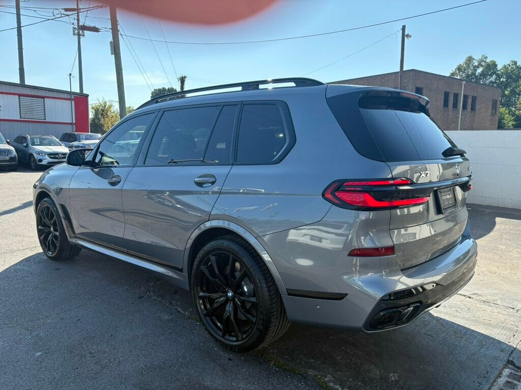 Used 2024 BMW X7 M60i image 3