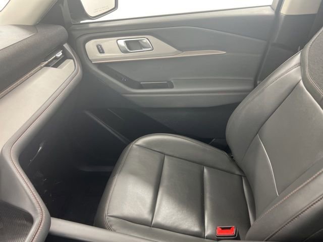 Used 2025 Ford Explorer Active w/ Active Comfort Package AWD/4WD image 19