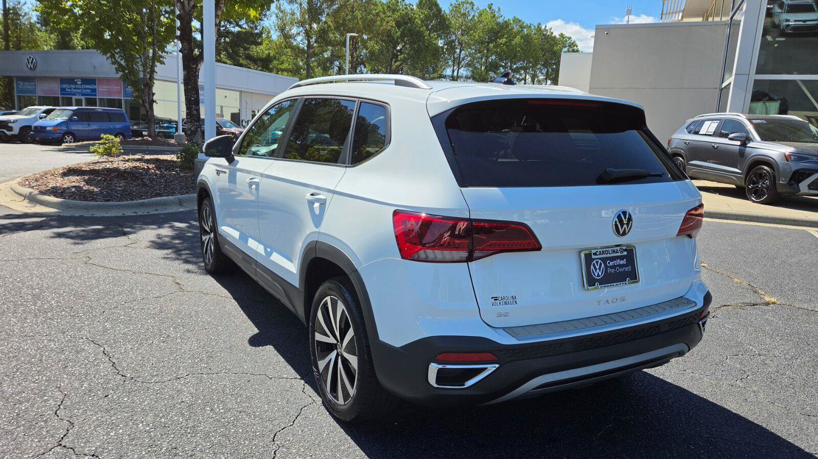 Certified 2023 Volkswagen Taos SE w/ Panoramic Sunroof Package FWD image 3