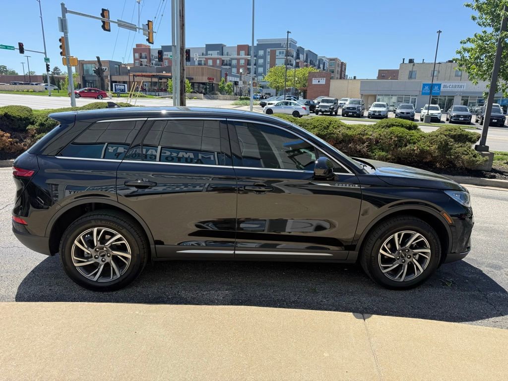 Used 2025 Lincoln Corsair AWD image 4
