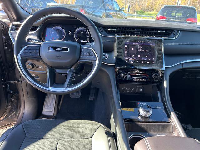 New 2025 Jeep Grand Cherokee 4WD image 11