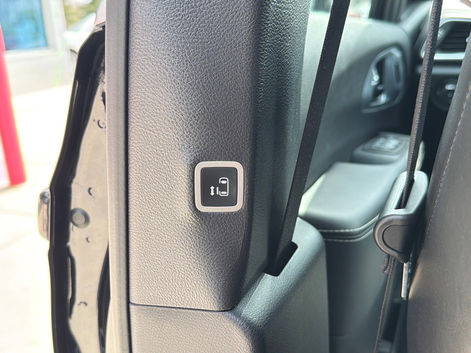 Used 2026 Chrysler Pacifica Limited image 24