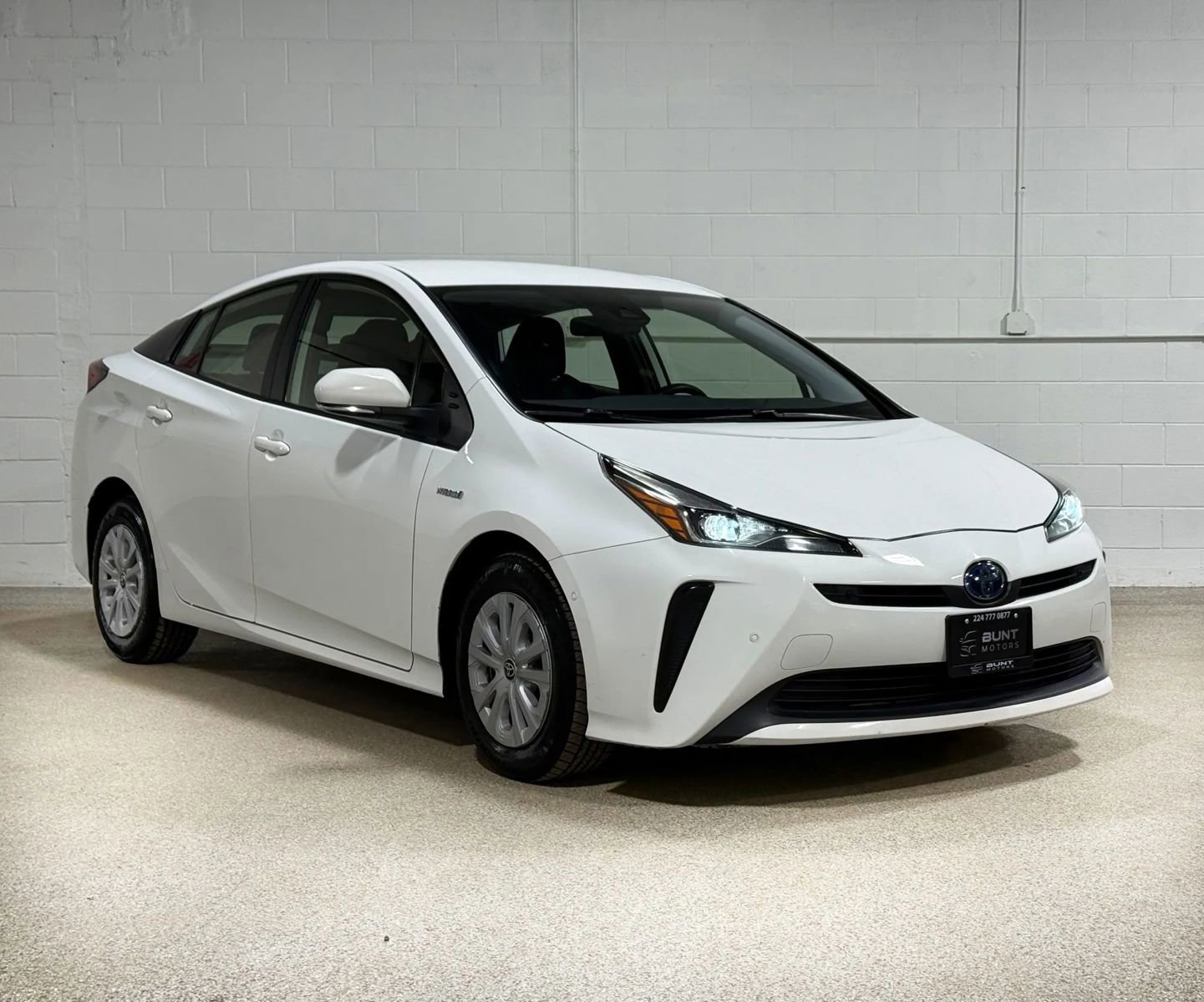 Used 2021 Toyota Prius LE image 4