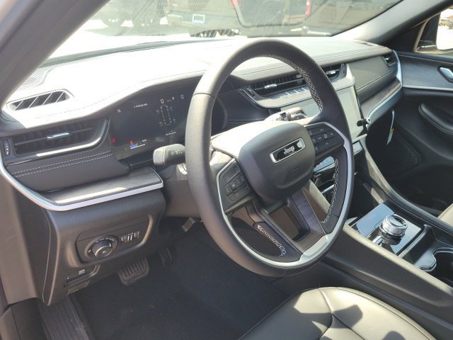 New 2026 Jeep Grand Cherokee L Limited w/ Limited Altitude Package AWD/4WD image 8