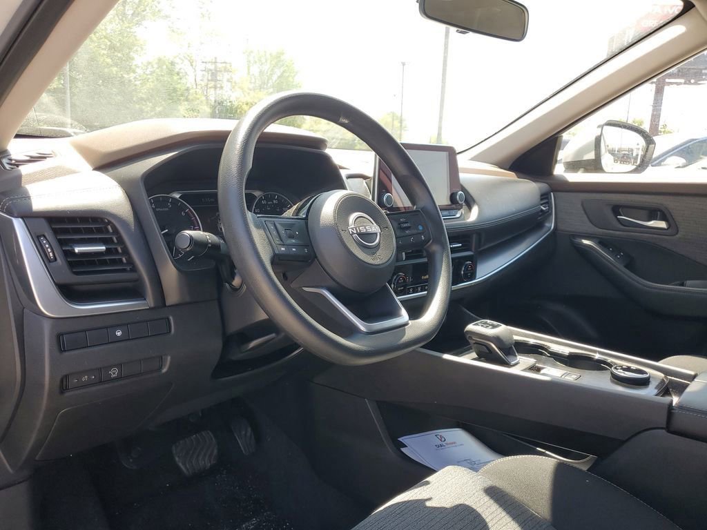 Used 2023 Nissan Rogue SV AWD/4WD image 15