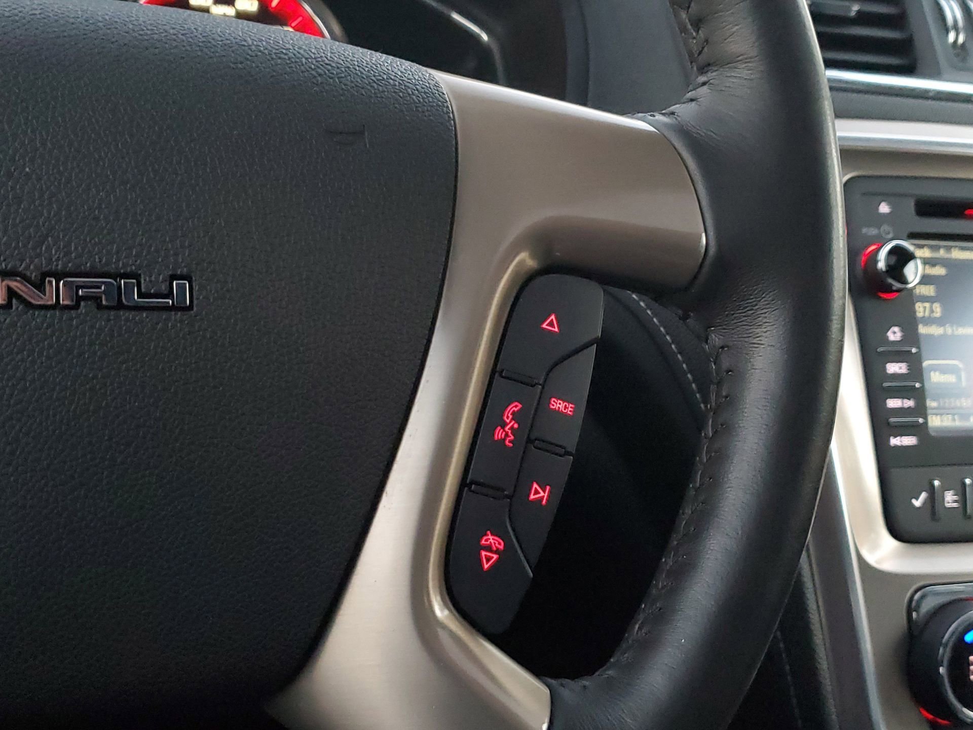 Used 2016 GMC Acadia Denali image 29