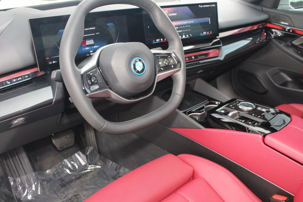 Used 2025 BMW i5 xDrive40 w/ Premium Package image 13