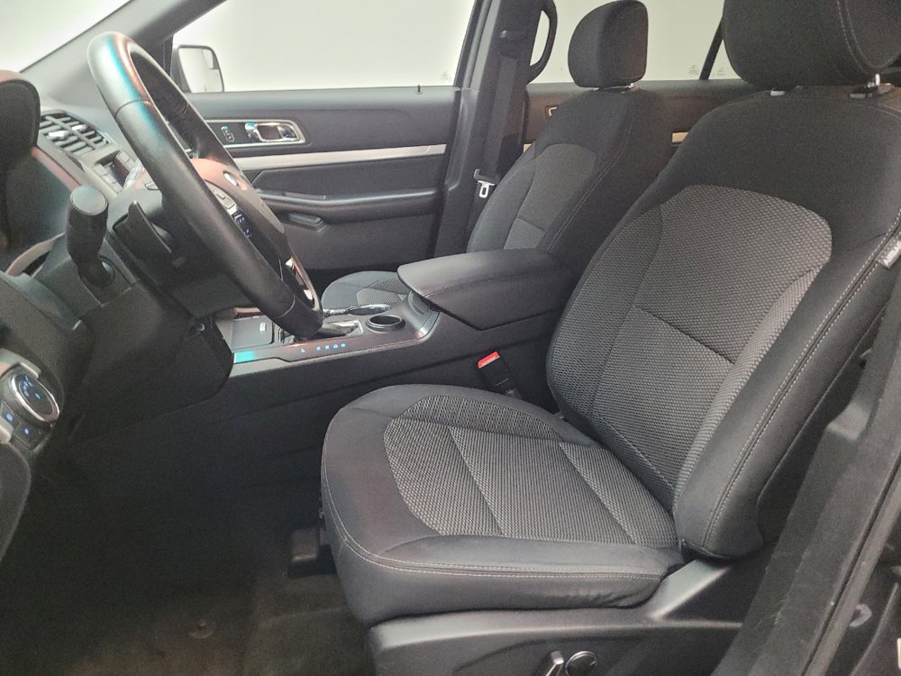 Used 2016 Ford Explorer XLT FWD image 17