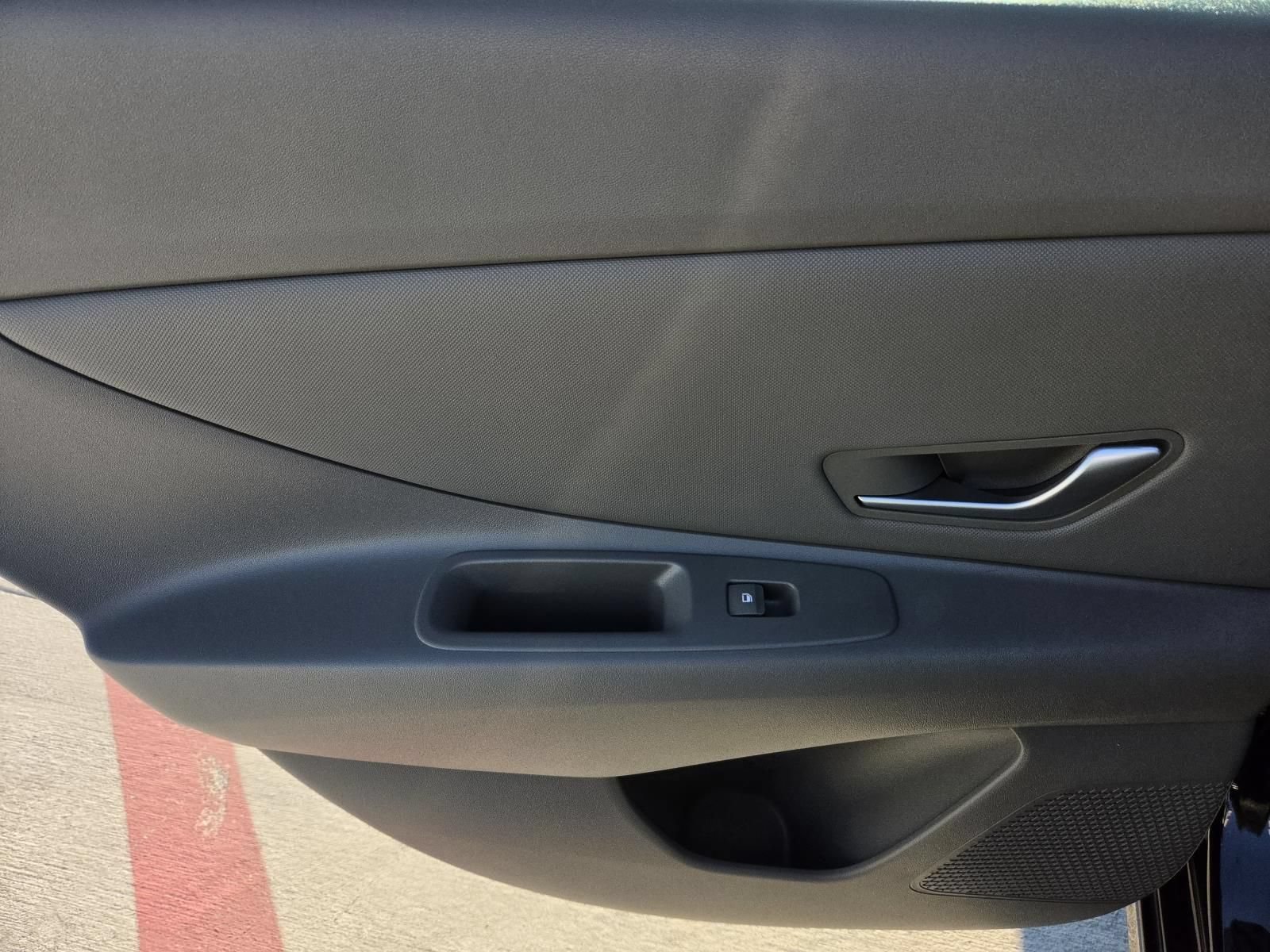 Used 2025 Hyundai Elantra Sport FWD image 8