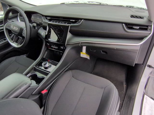 Used 2024 Jeep Grand Cherokee Laredo X image 27