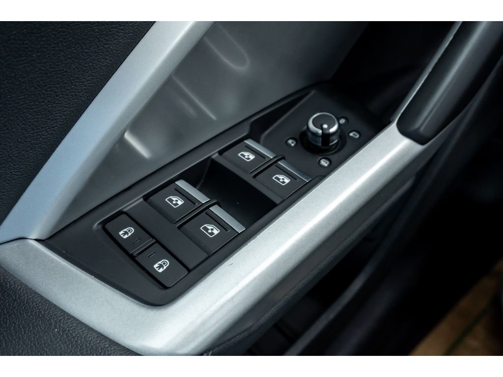 Used 2024 Audi Q3 2.0T Premium image 29