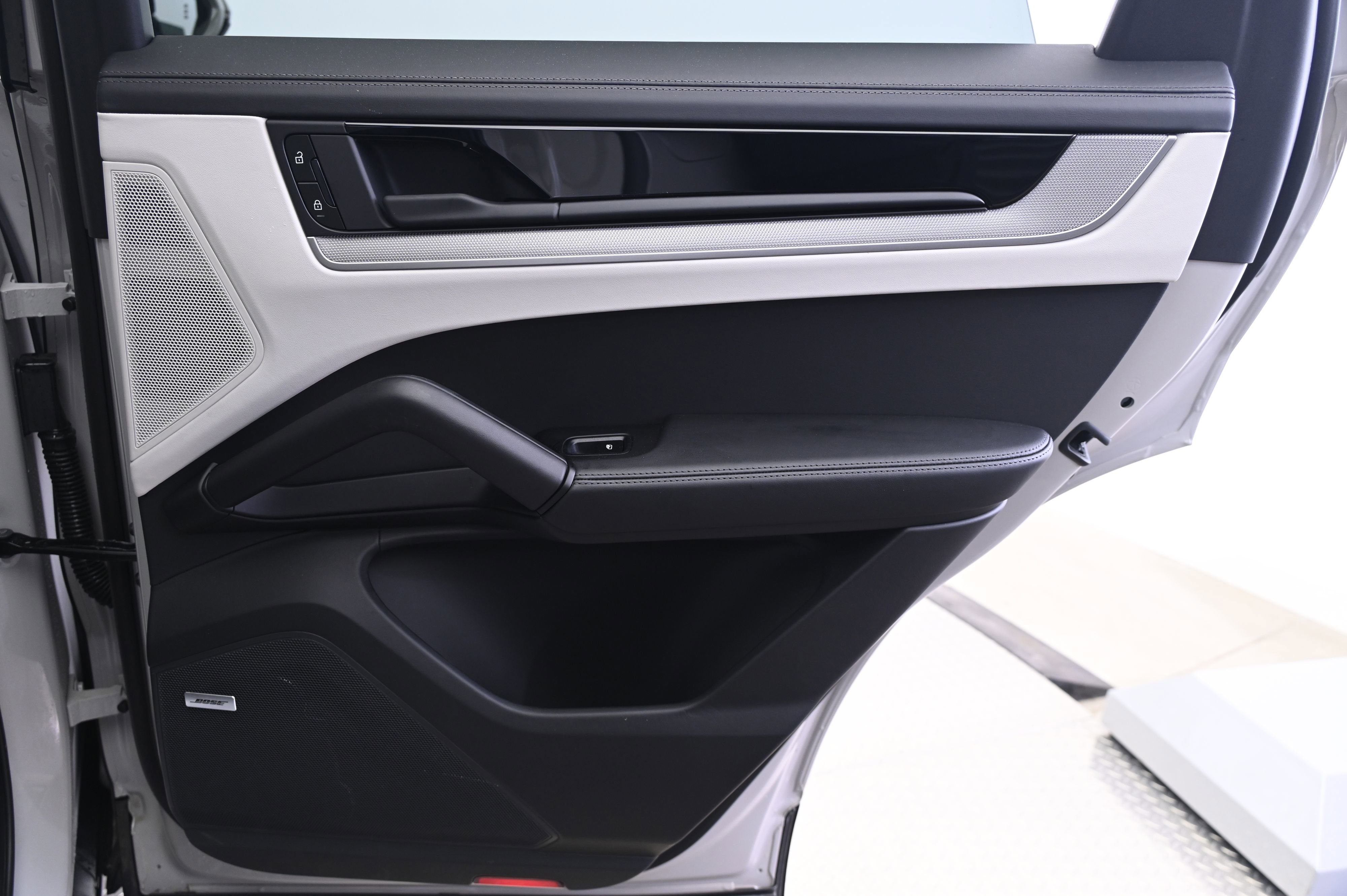 Used 2025 Porsche Cayenne image 16